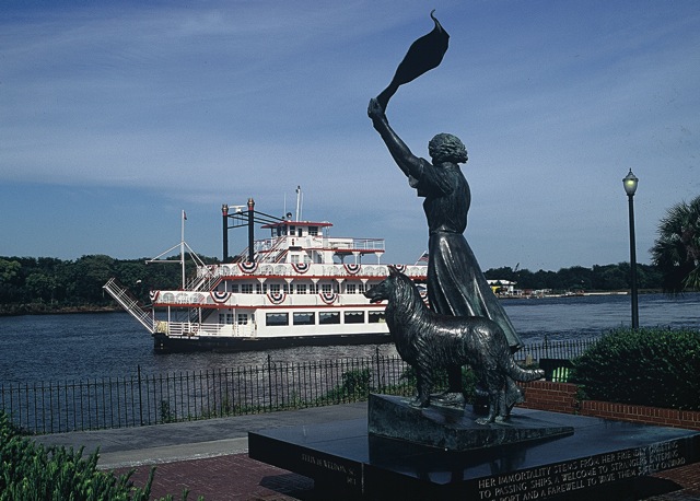 Savannah - The Waving Girl -in omaggio a Florence Martus che ha salutato per 44 anni ogni barca