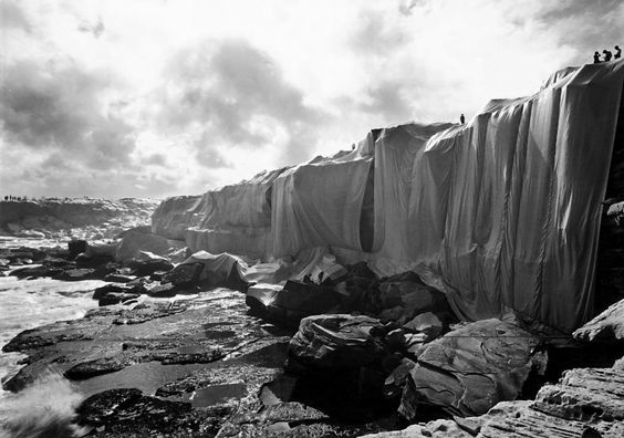 Wrapped Coast, 93mila metri quadri di costa australiana con un tessuto bianco, Sydney,(Photo Wolfgang Volz)