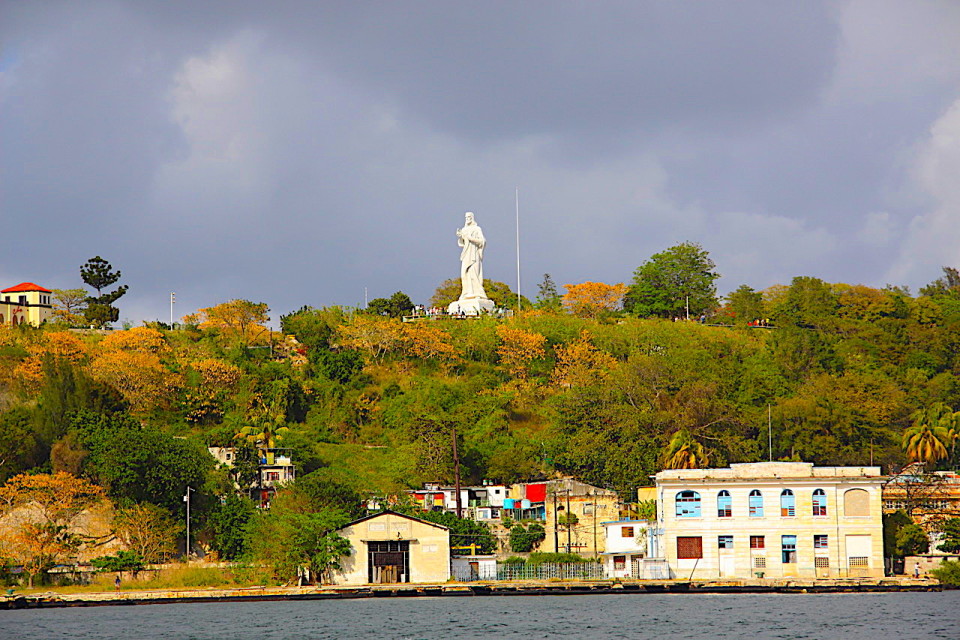 La statua del Cristo che domina l'Avana