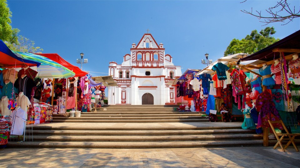 Chiapas de Corzo con il mercato e il municipio